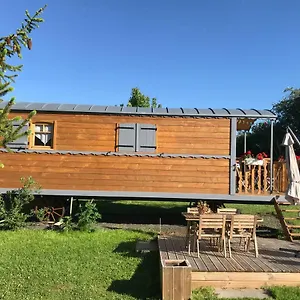La Roulotte Au Fond Du Pré Maison d'hôtes